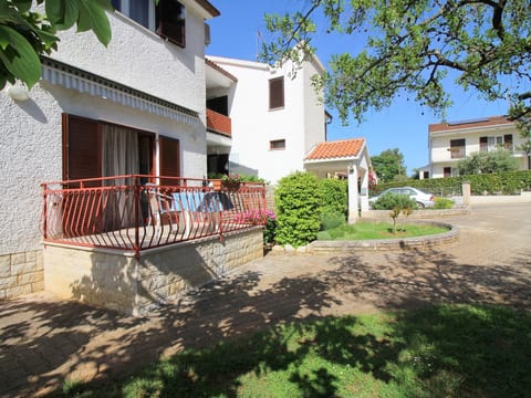 Apartment Ema