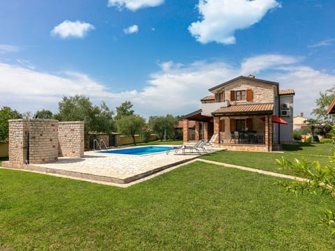 Villa Shirin