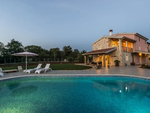VILLA CON WELLNESS A 1 KM DAL MARE