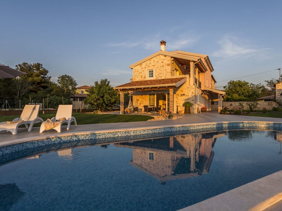 VILLA CON WELLNESS A 1 KM DAL MARE - Juricani