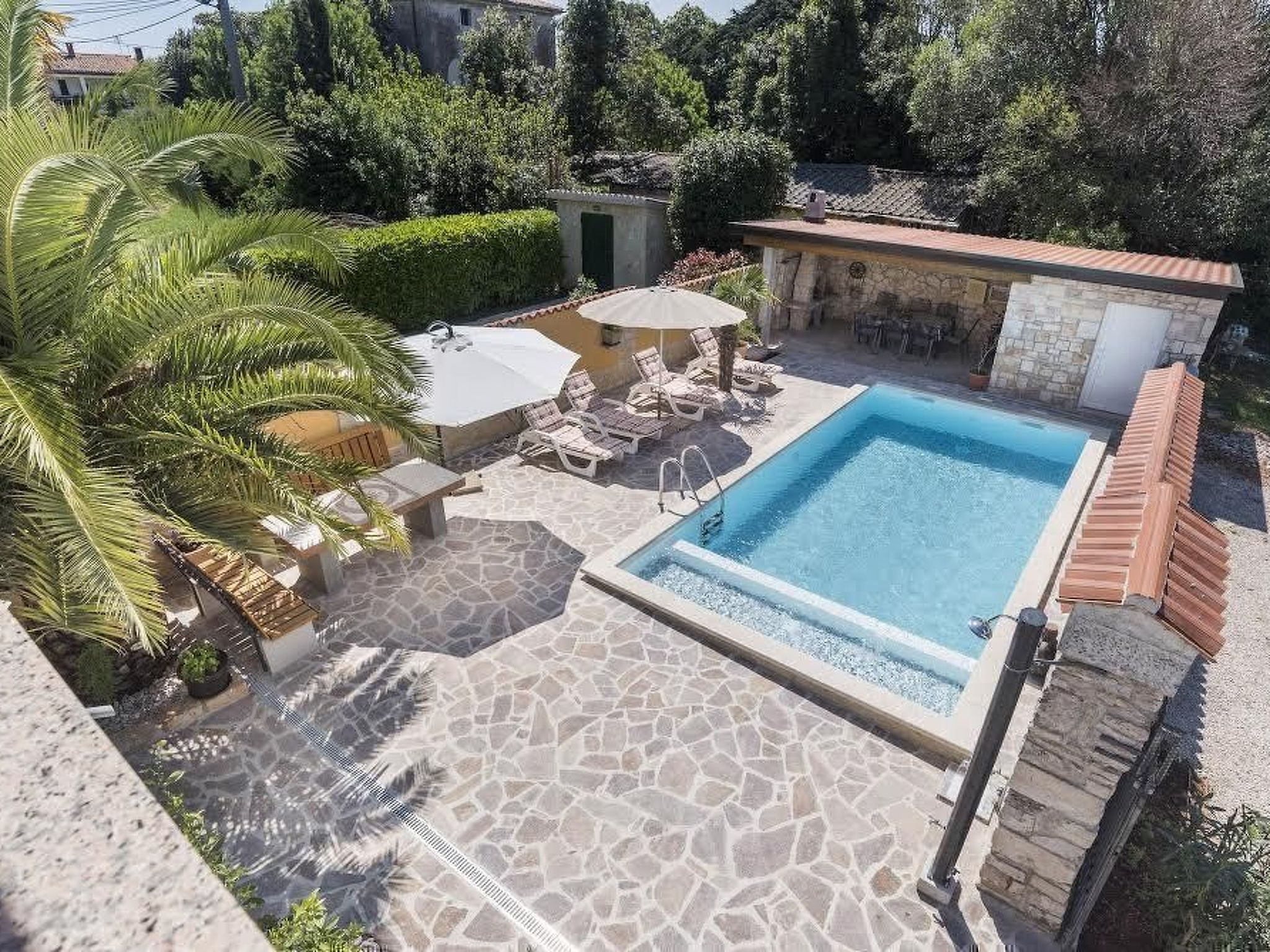 mit beheiztem Pool und Meerblick
