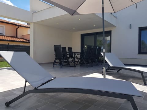 mit privatem Pool in Ruhiger lage.