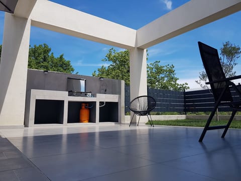 mit privatem Pool in Ruhiger lage.