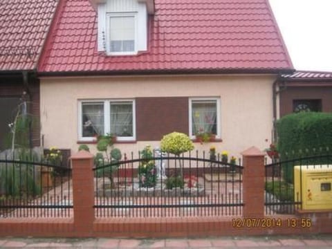 mit Garten, Grill und Terrasse