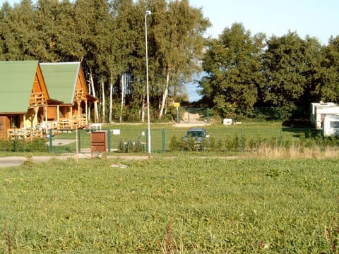 mit Blick auf das Wasser