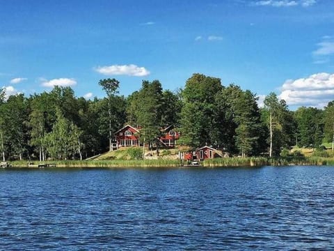Grosses Sommerhaus direkt am See