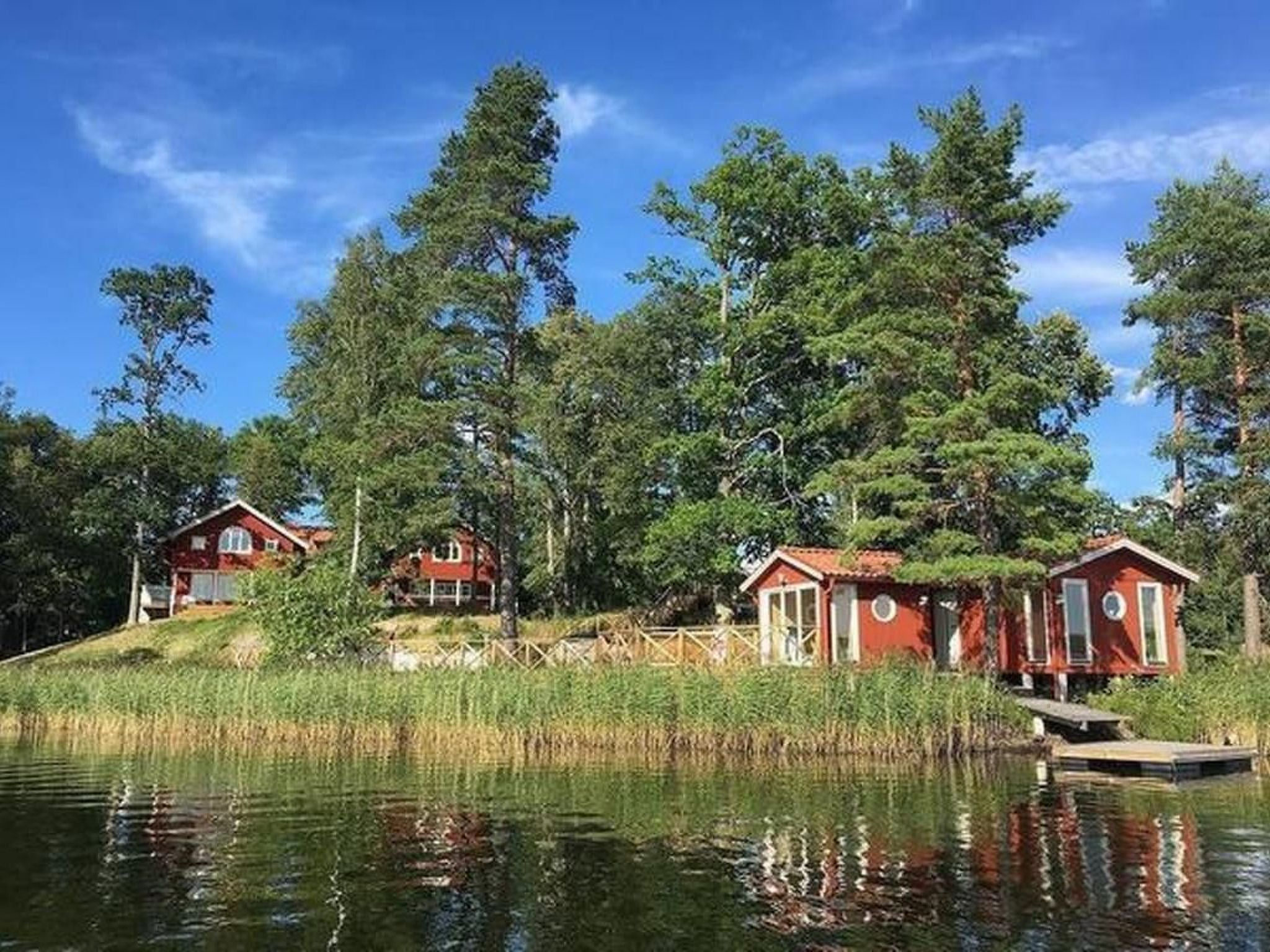 Grosses Sommerhaus direkt am See