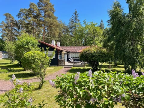 Schönes Ferienhaus mit Garten, Terrasse und Gril