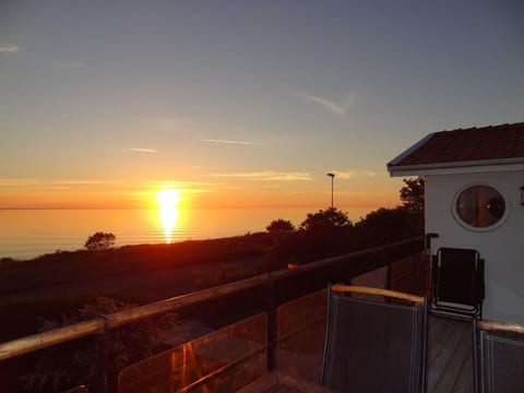 Freistehende Strandvilla mit großem Balkon