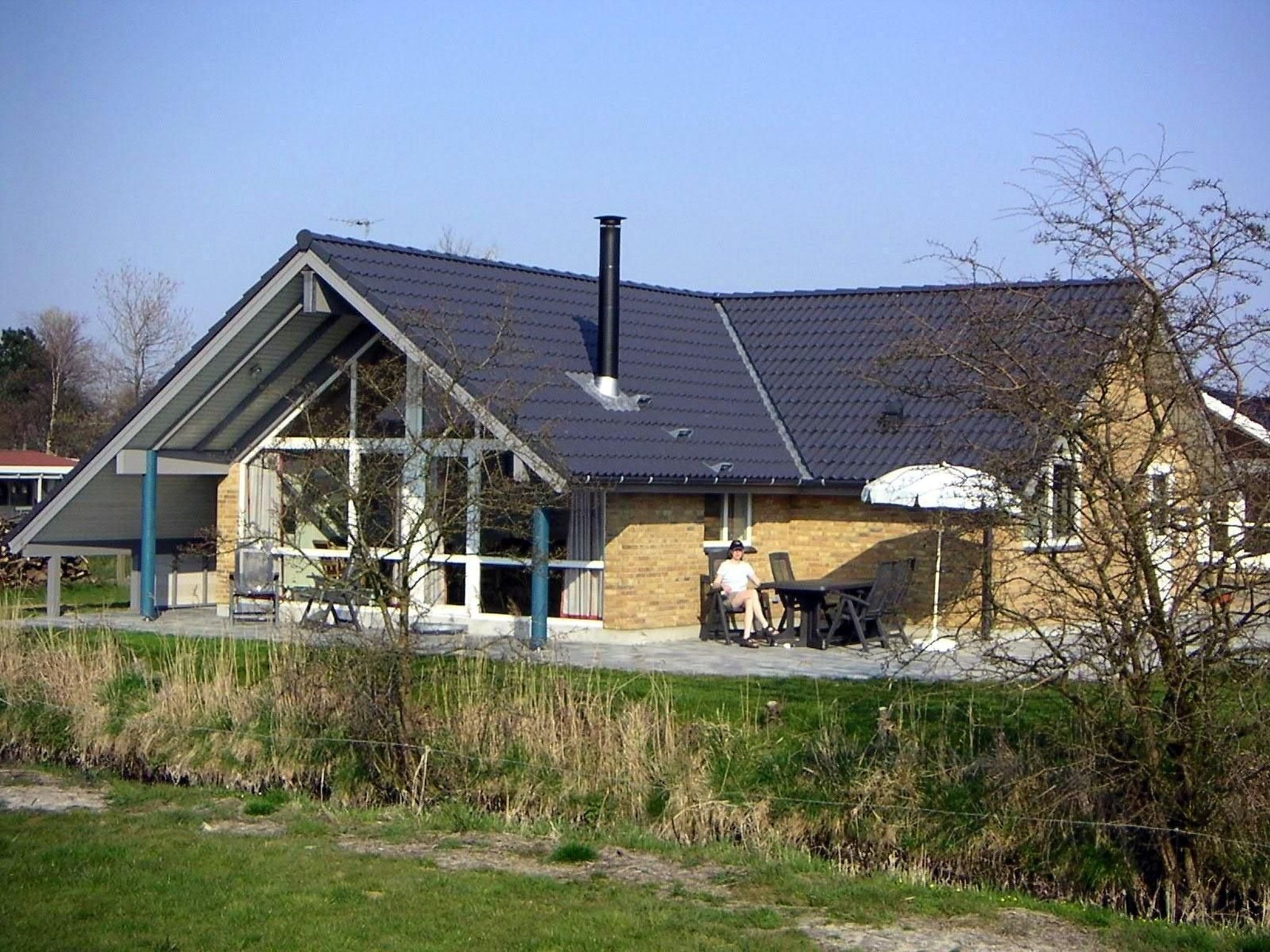 Modernes, geräumiges Haus mit großer Terrasse