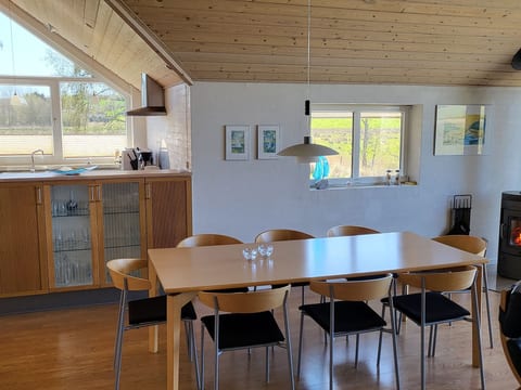 Modernes, geräumiges Haus mit großer Terrasse