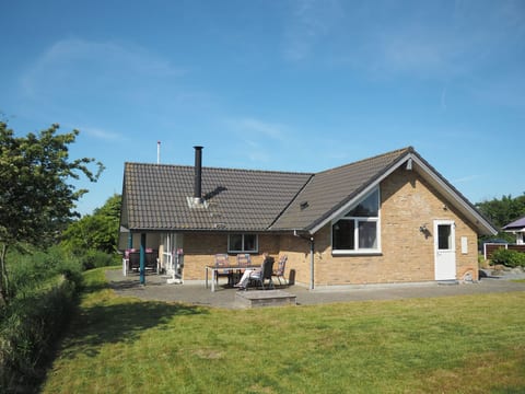 Modernes, geräumiges Haus mit großer Terrasse