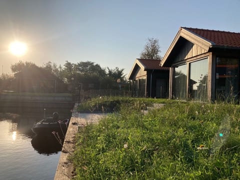 Chalet Ufergrundstück mit eigenem Angelplatz