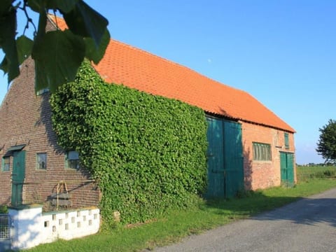 Altes Deichbauernhaus mit Garten