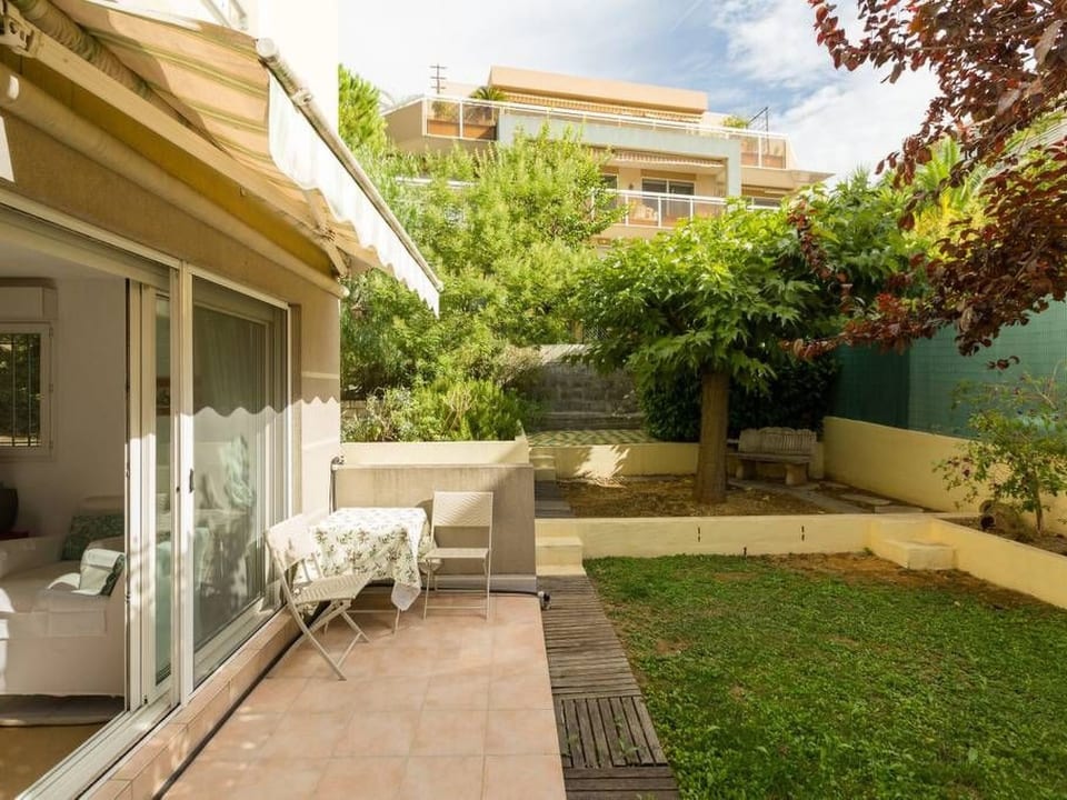 mit privatem Garten und Terrasse - Nice