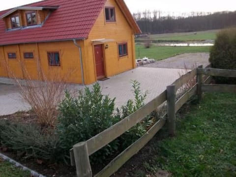 mit Terrasse
