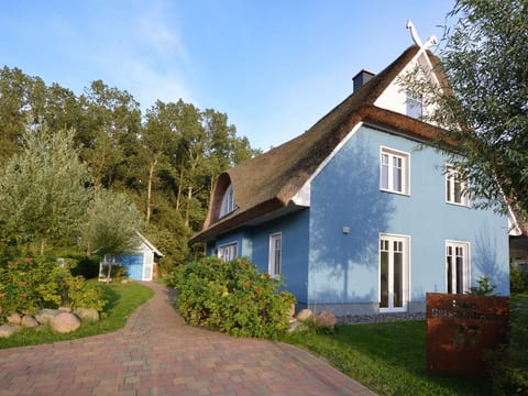 Komfort Ferienhaus mit Sauna und Kamin, auf großem Waldgrundstück, in absoluter