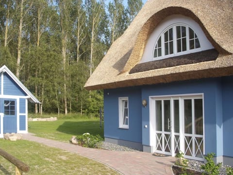 Komfort Ferienhaus mit Sauna und Kamin, auf großem Waldgrundstück, in absoluter