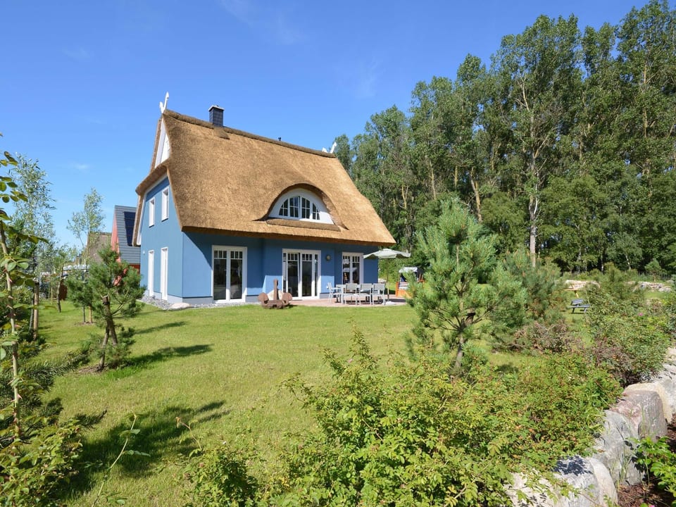 Komfort Ferienhaus mit Sauna und Kamin, auf großem Waldgrundstück, in absoluter - Glowe