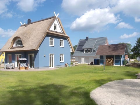 Komfort Ferienhaus mit Sauna und Kamin, auf großem Waldgrundstück, in absoluter