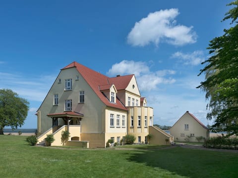 Wohnung im Erdgeschoss des Gutshauses