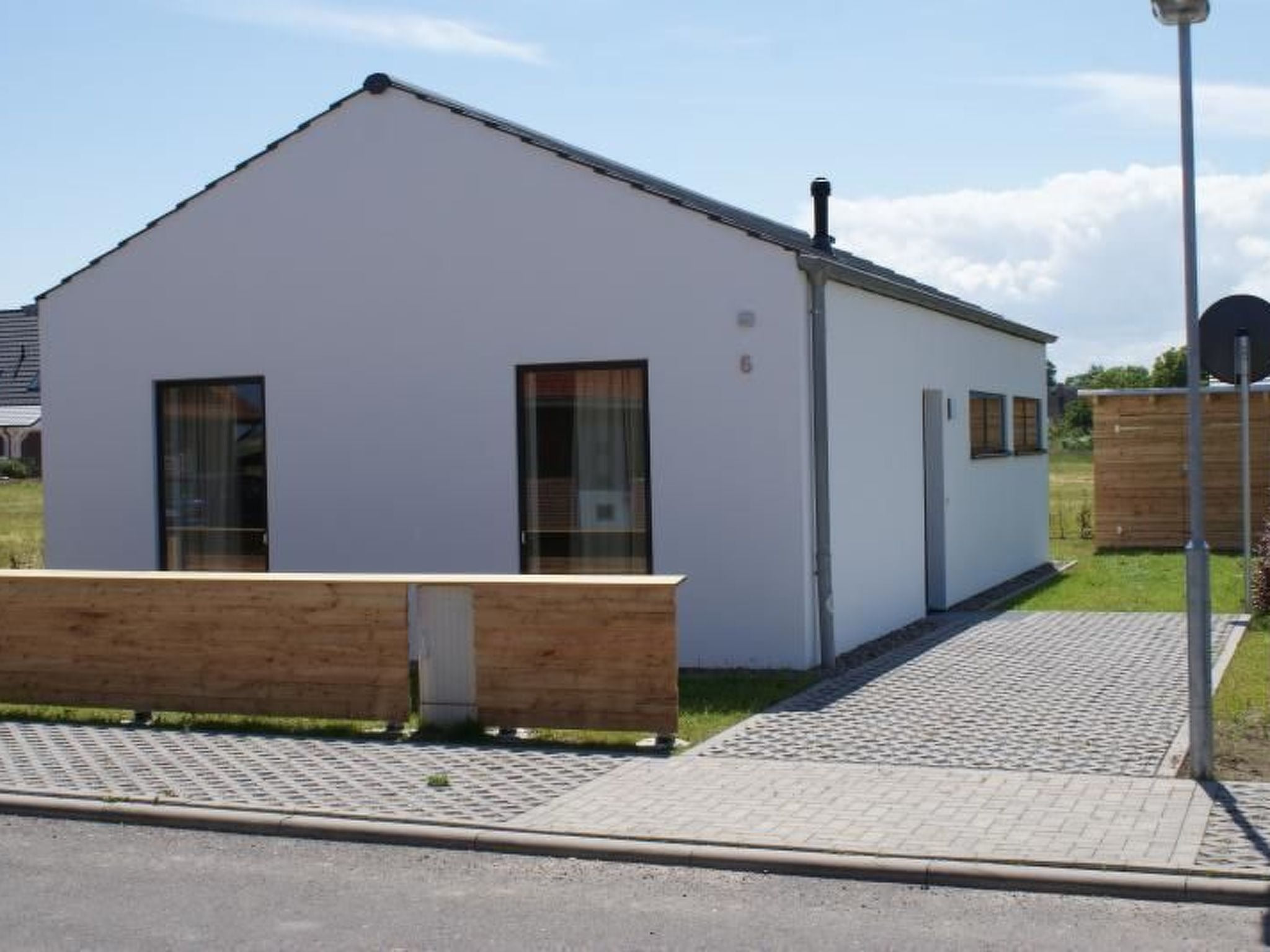 Strandnahes Ferienhaus mit Terrasse und Stellplatz
