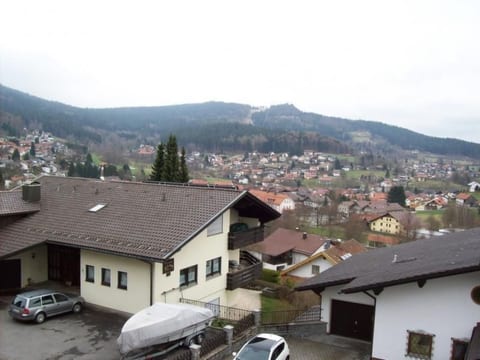 mit Balkon und schöner Fernsicht