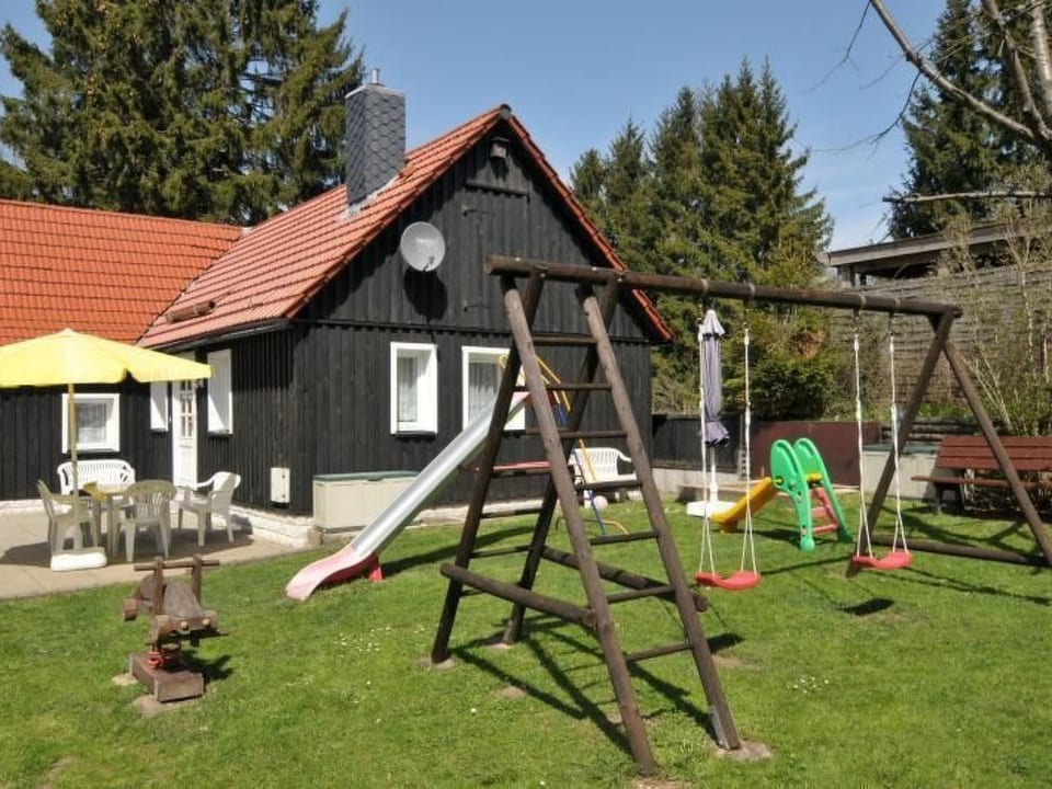 con parco giochi, giardino e vista lontana - Braunlage