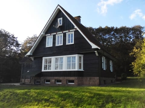 Freistehendes Ferienhaus in ruhiger Lage
