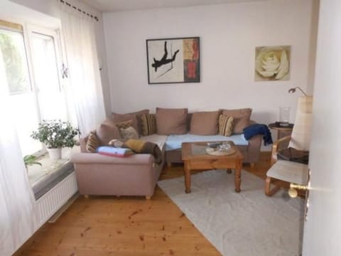 in Norden mit großem Garten