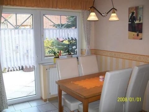 mit umfriedetem Garten und Terrassen