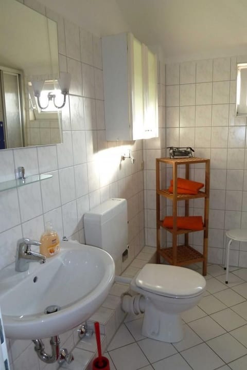 Ruhige Ferienwohnung mit Balkon und Parkplatz