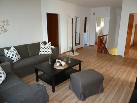 Ruhige Ferienwohnung mit Balkon und Parkplatz