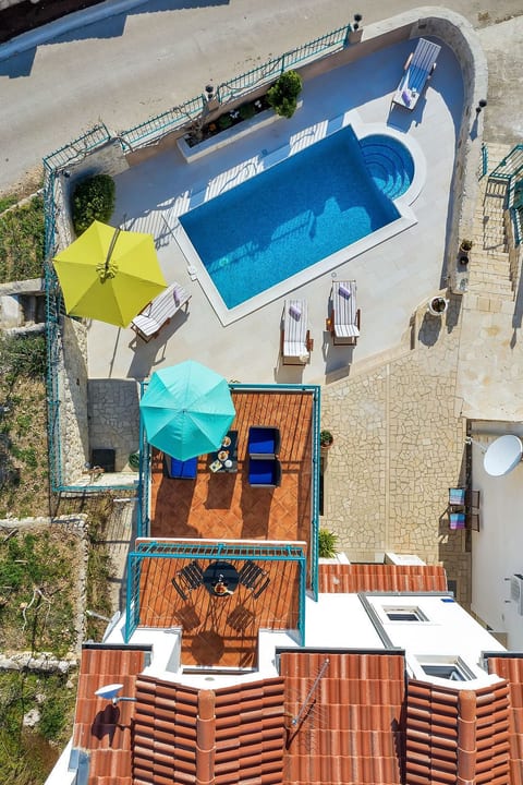"Podgora" mit Blick auf das Wasser