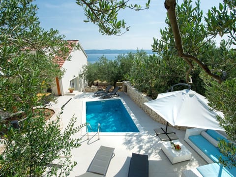 3 Schlafzimmer Villa mit beheiztem Pool und Meer