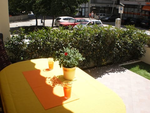 Moderne Ferienwohnung in Omiš mit Terrasse und G