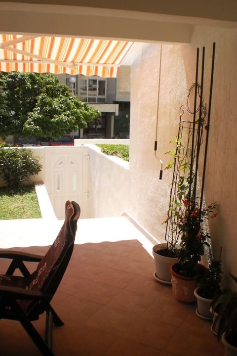 Moderne Ferienwohnung in Omiš mit Terrasse und G