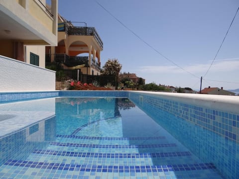 Ferienwohnung, Meerblick Terrasse beheizter Pool