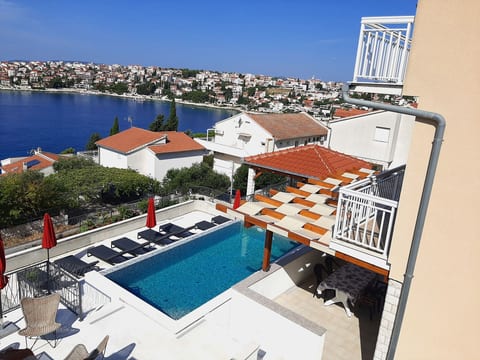 Beheizter Infinity-Pool, Appartement mit Meerblick 2