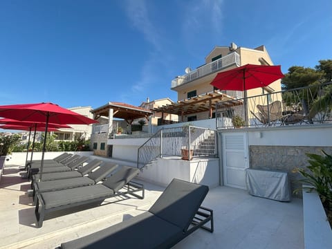 Beheizter Infinity-Pool, Appartement mit Meerblick 2