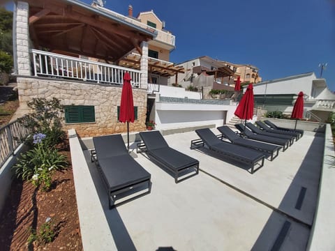 Beheizter Infinity-Pool, Wohnung mit Meerblick3