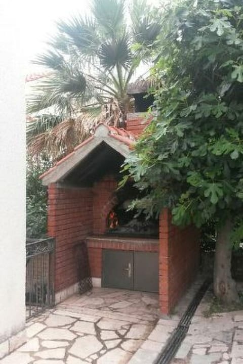 Tolles Haus in Okrug Gornji mit Eigenem Balkon