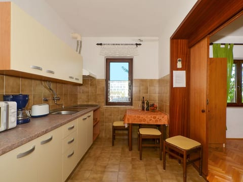 in Slatine mit Garten und Terrasse