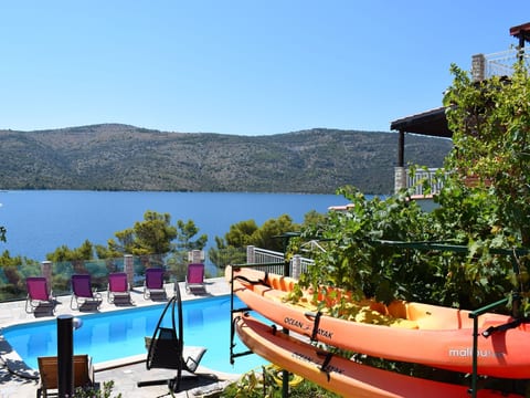 Seaside Villa Lara mit beheiztem Swimmingpool