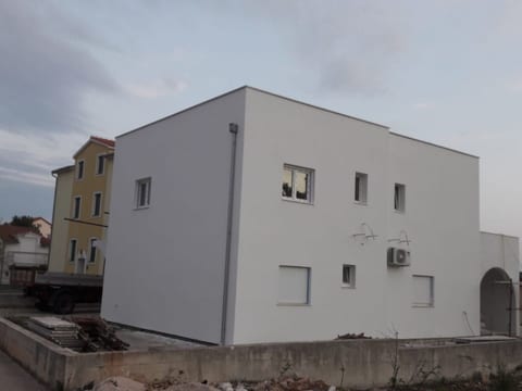 Bella Casa Srima Comfort