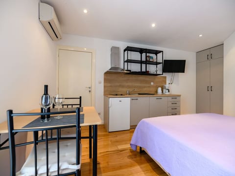 Studio-Apartment "Nives" mit Blick auf das Wasser