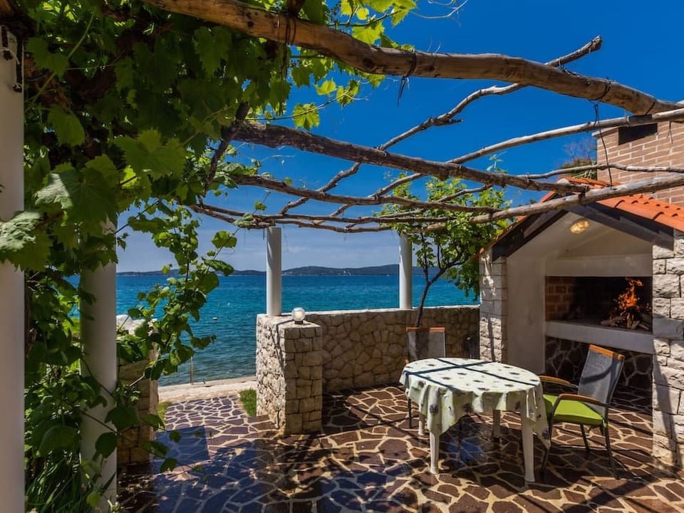 Studio-Apartment Nives mit Blick auf das Wasser - Bibinje