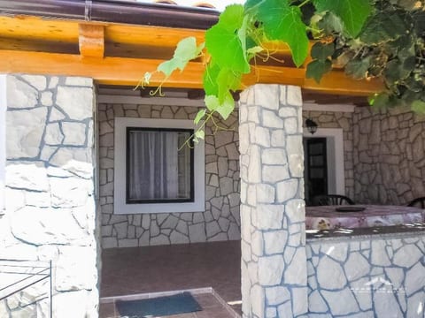 für 4 Personen  + 2 Kinder ca. 60 m&sup2; in Zubovici, Adriaküste Kroatien (Kro