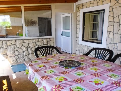 für 4 Personen + 2 Kinder ca. 60 m² in Zubovici, Adriaküste Kroatien (Kro