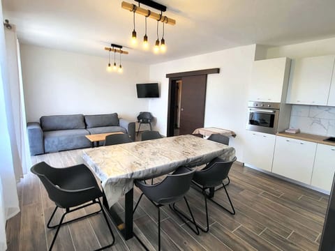 Wohnung in Novi Vinodolski mit Gemeinsamem Garte